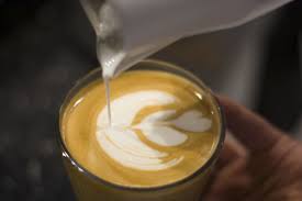 Volle melk drinken
