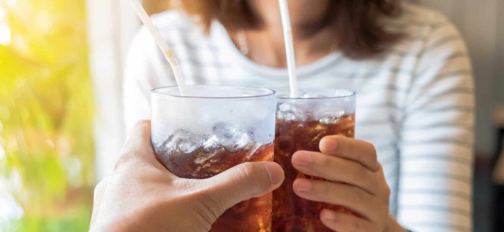 IJskoude dranken vermijden bij maagproblemen en trage spijsvertering