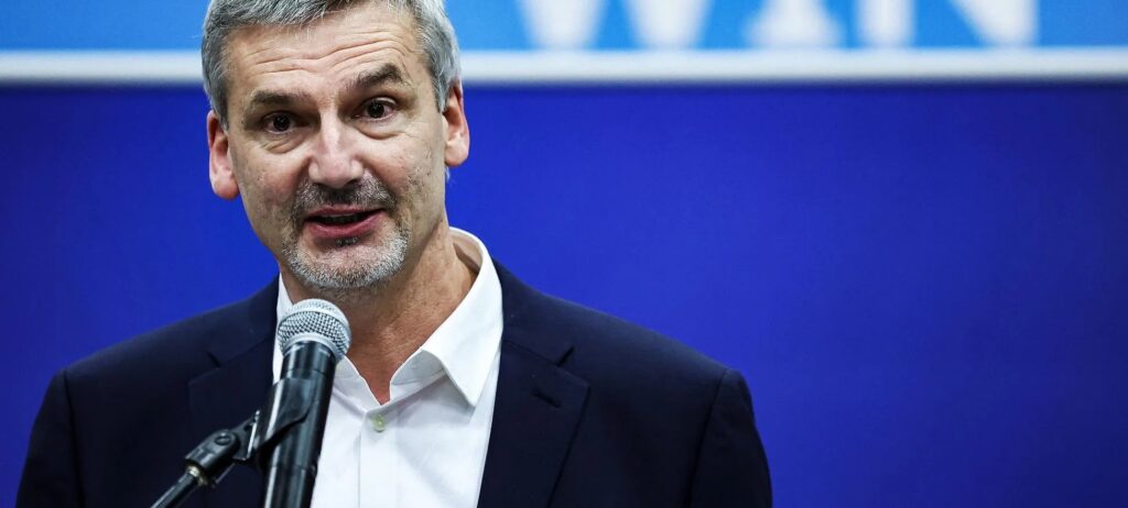 Luc Van Steenwinckel, de CEO van Pfizer-Puurs, is de nieuwe aspergeridder 2026