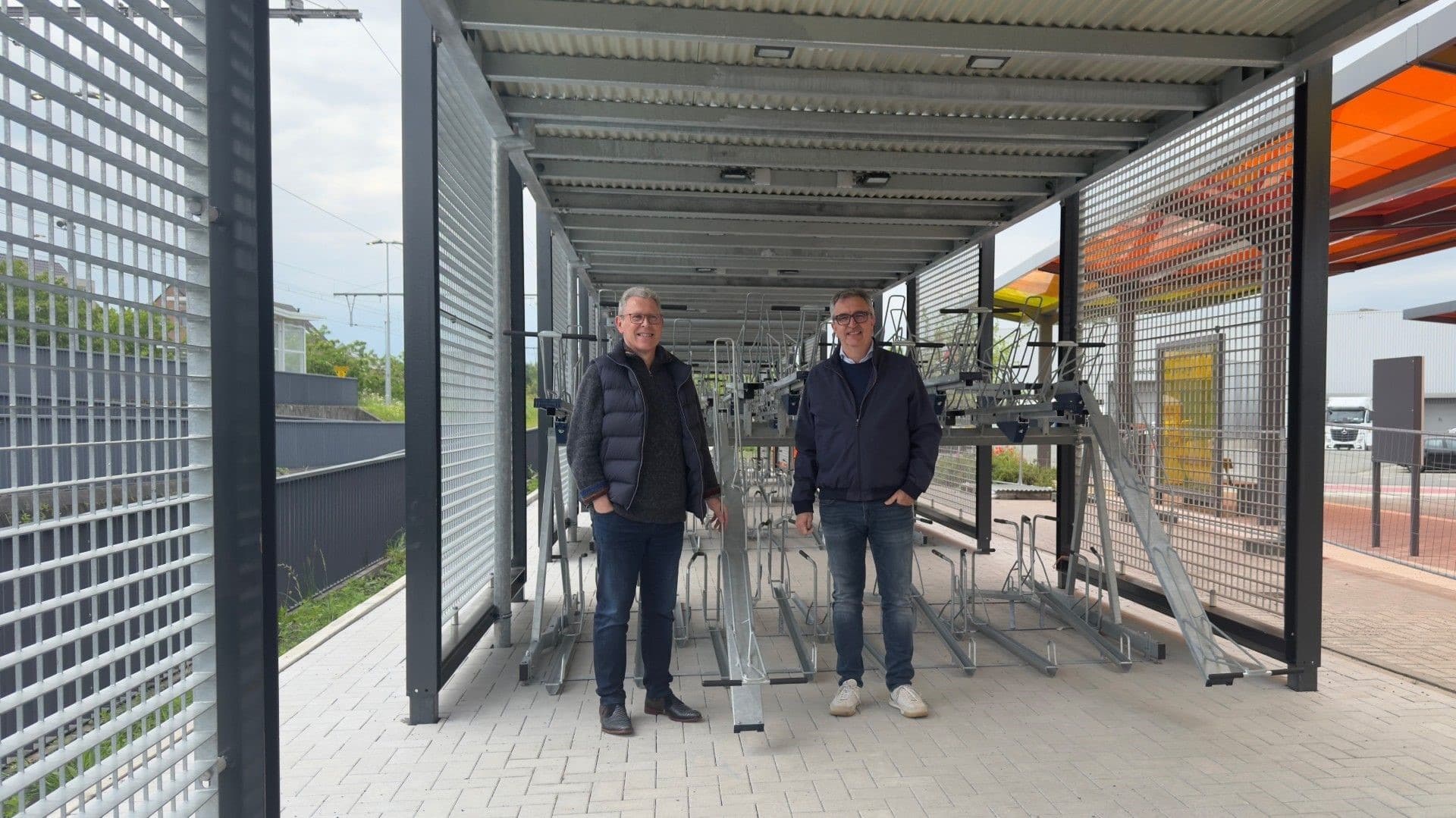 Station fietsenstalling Willebroek: Nieuwe fietsenstalling voor 160 reizigers geopend